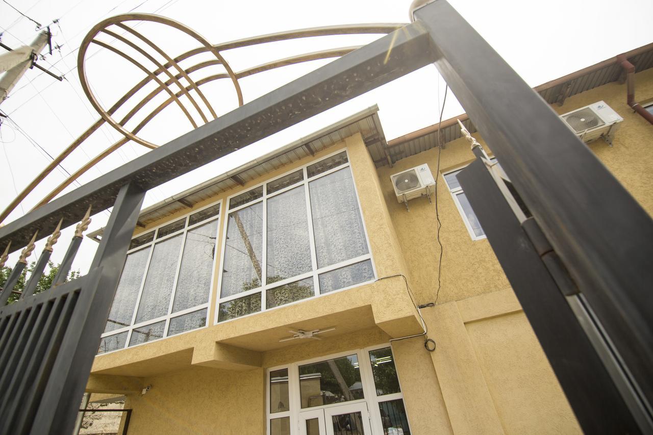 Hostel Esal Ош Екстериор снимка