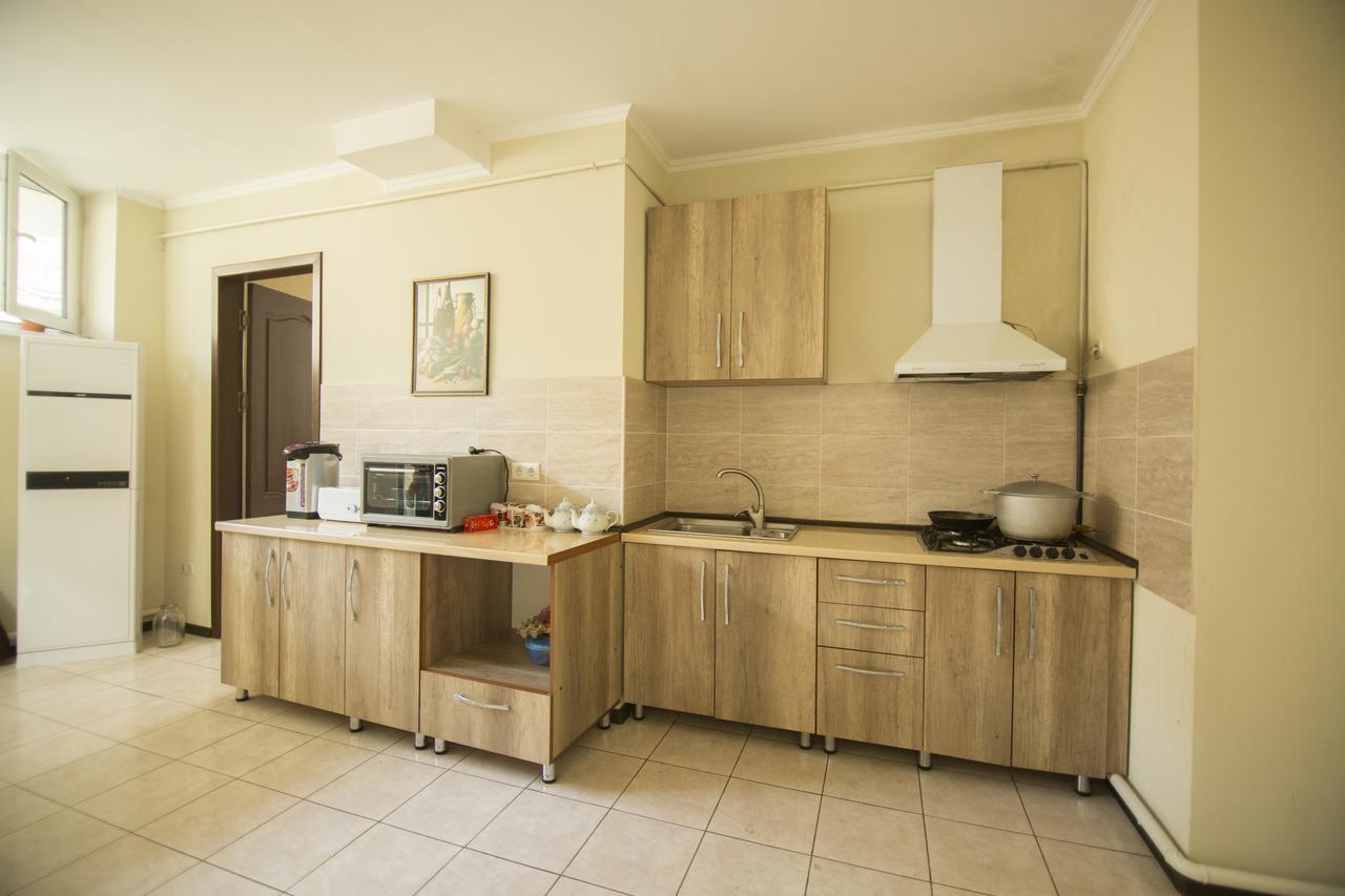Hostel Esal Ош Екстериор снимка