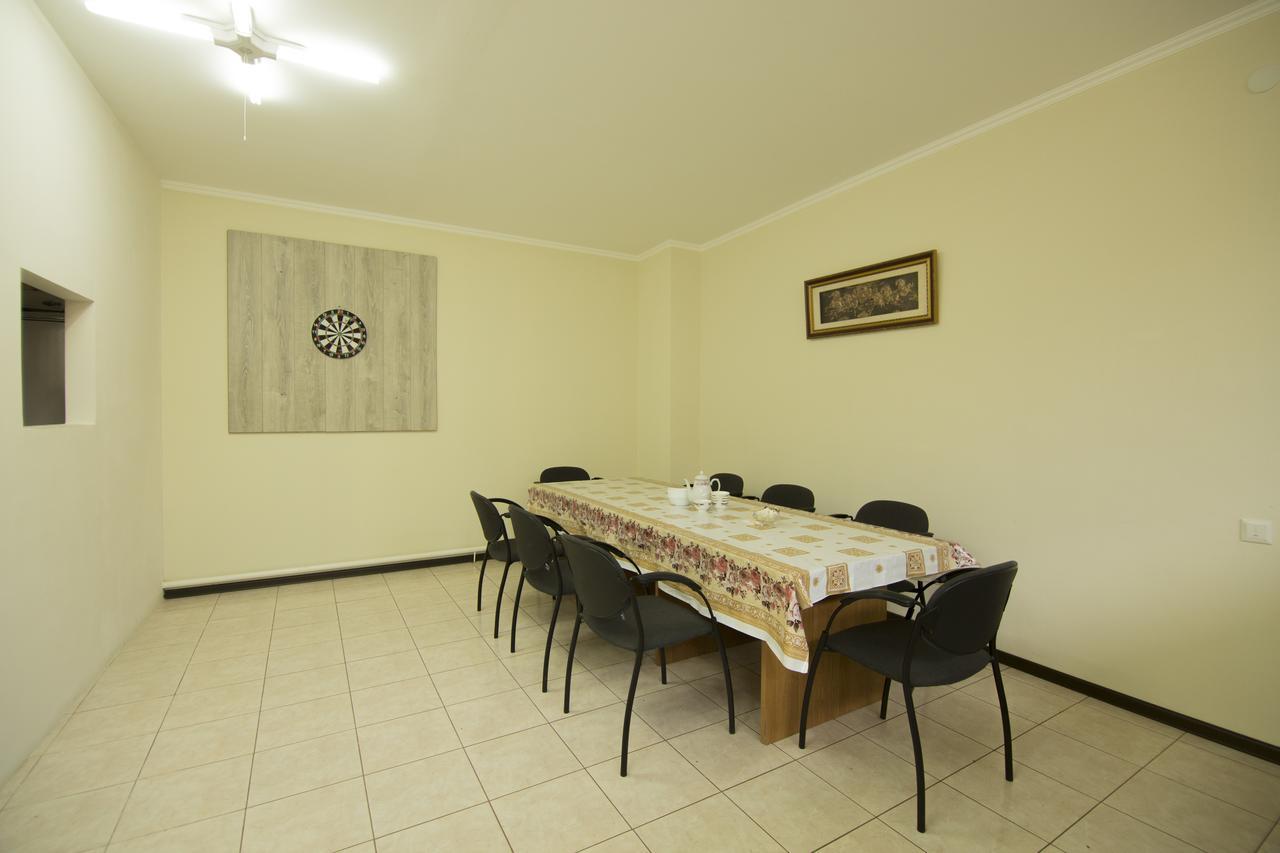 Hostel Esal Ош Екстериор снимка